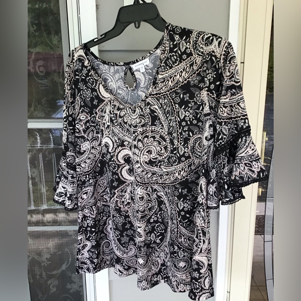 Roommates Paisley WOMENS  STRETCHY  3/4'' SLEEVE, V-NECK, PULLOVER TOP 2X EUC